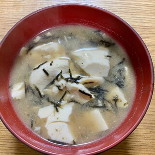 余った刻みのりと豆腐の簡単味噌汁